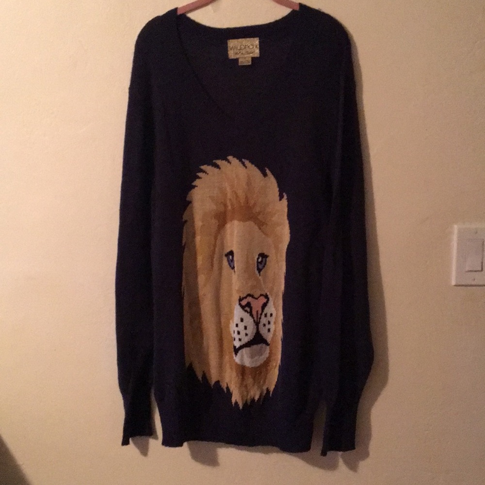 Wild fox white label lion sweater
